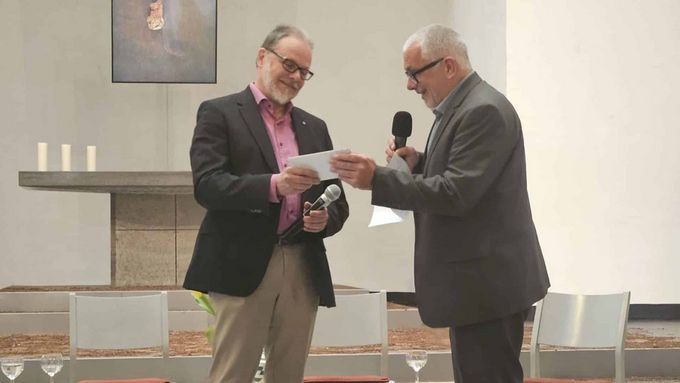 Frank Heinrich und Siegfied Winkler Die Evangelischen Allianz in Deutschland verabschiedet Co-Vorstand zum 31. März 2025 mit großer Dankbarkeit für seinen wertvollen Dienst beim politischen Frühjahrsempfang in der St.-Matthäus-Kirche in Berlin