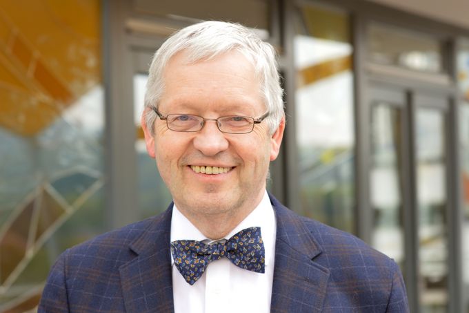 Hartmut Steeb