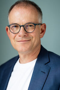 Portrait Aufnahme von Dr. Reinhardt Schink