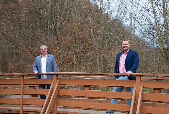Eric Bayer (rechts im Bild) übernimmt die Leitung der Christlichen Gästehäuser Monbachtal von Armin Jans
